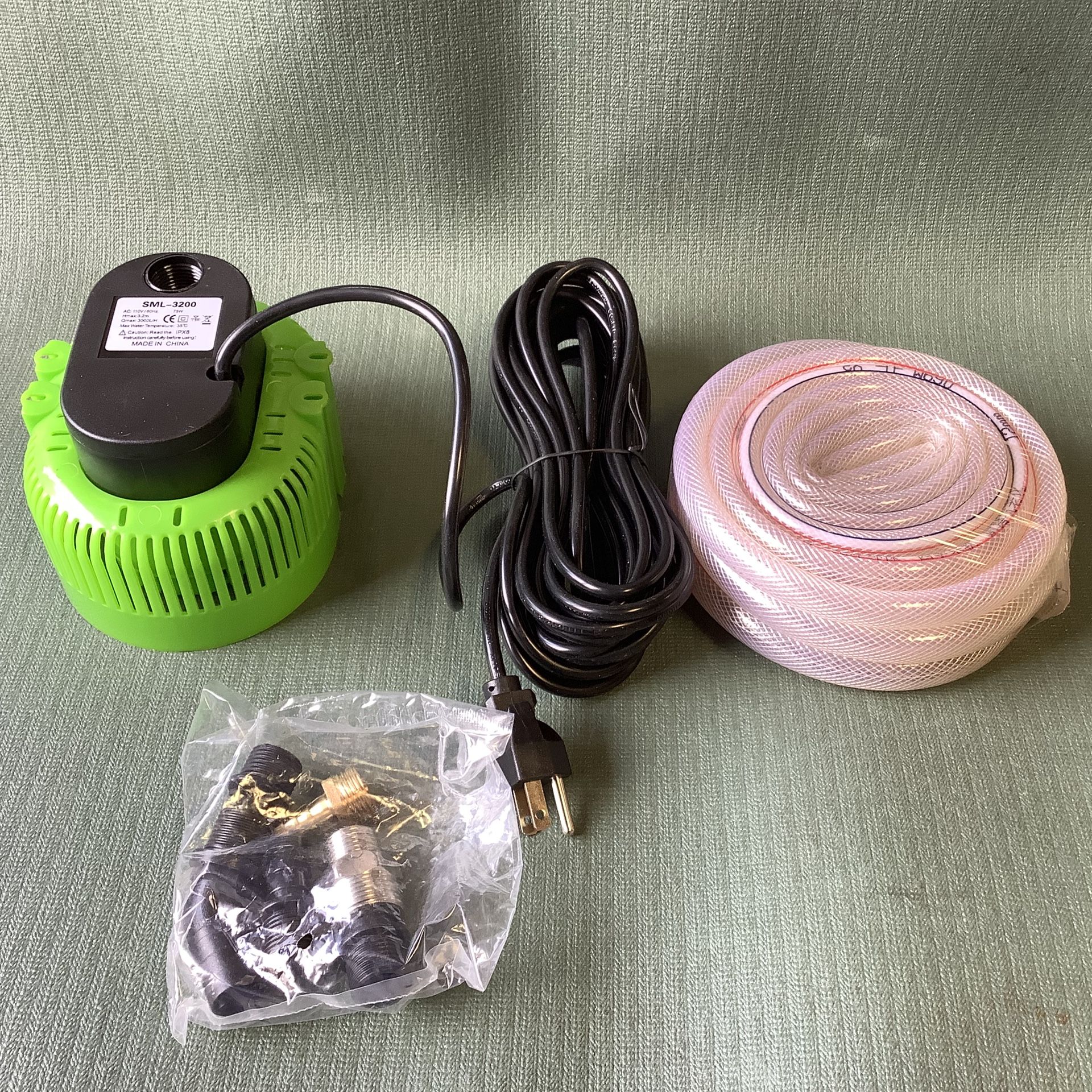 Submersible 850 GPH Water Pump With 25 Feet Hose