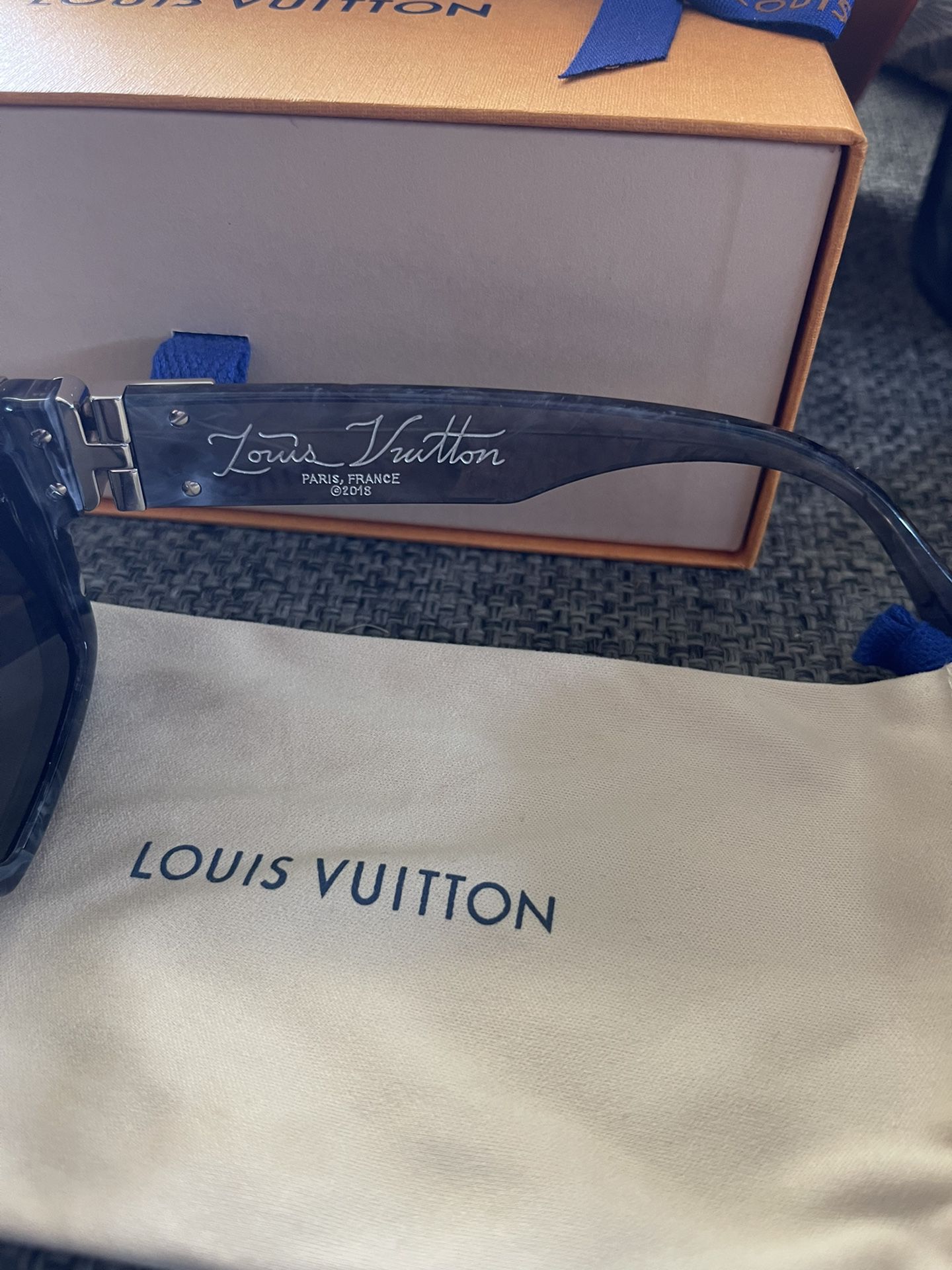 Mens Louis Vuitton LV Authentic Sunglasses for Sale in Seagoville, TX -  OfferUp