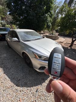 Car keys/llaves de autos/key fobs
