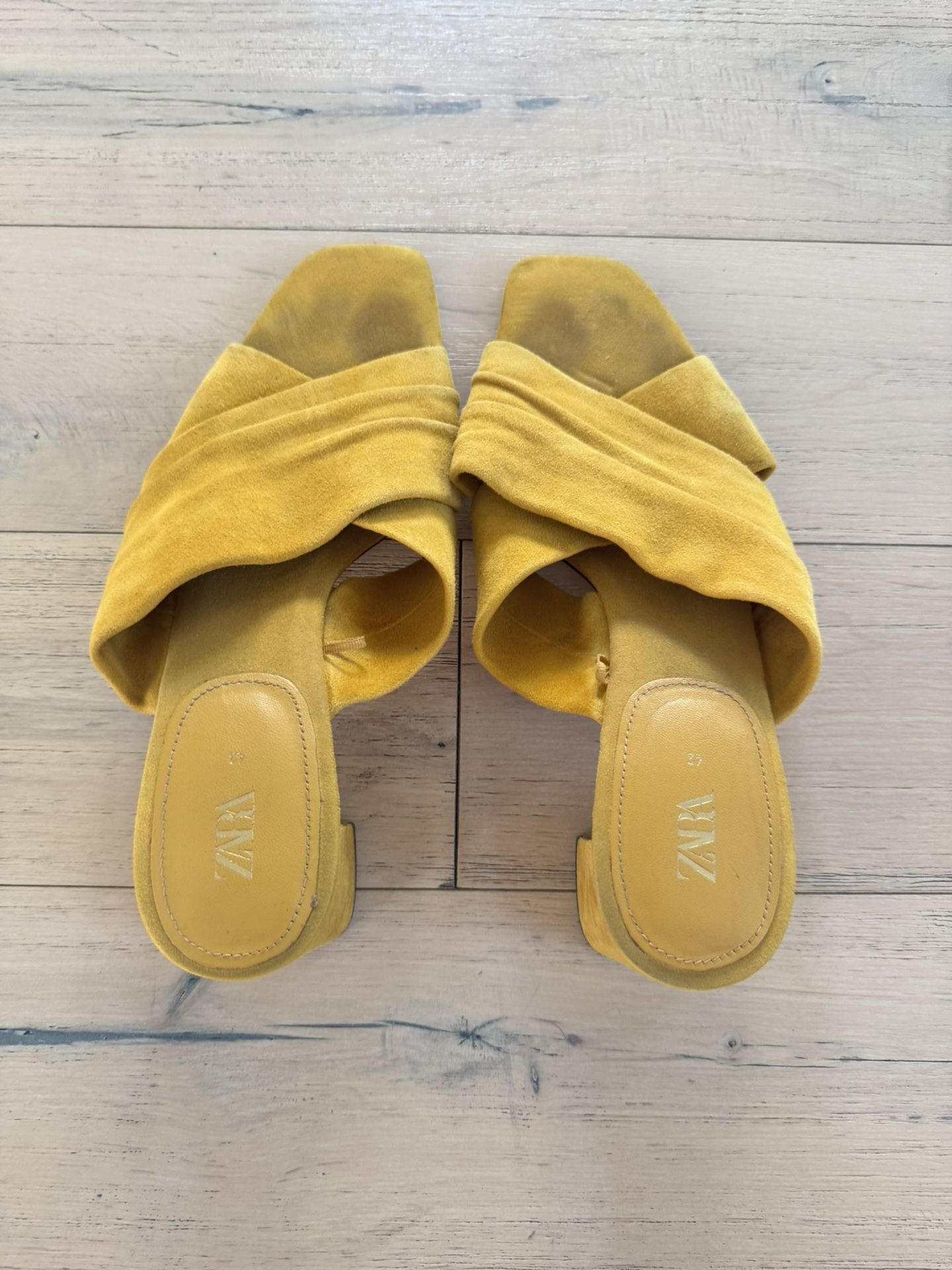 Zara Mustard Yellow Suede Kitten Heel