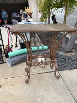 Bar wine table