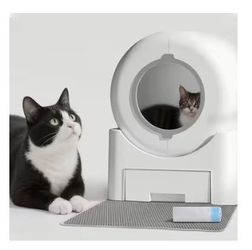 Automatic Cat Litter Box, smart self-cleaning, odor management, advance sensors ensuring the cat's safety. Multicat. like new. with a pack of bags.