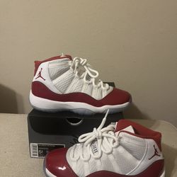 Air Jordan 11 Cherry Size 5.5Y