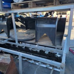 72" Gtapple Bucket  Will Fif Most Skidsteer  / Bobcat 