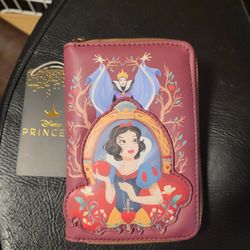 Snow White Disney Wallet With Disney Nail Polish Collection 