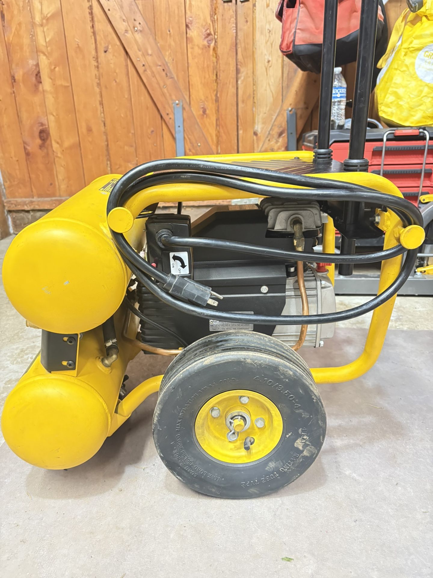 DEWALT 4 Gallon 1.1HP Heavy Duty Air Compressor 