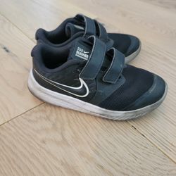 Boys Lightweight NIKE size 10c