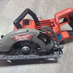 Milwaukee
M18 FUEL 18V Lithium-Ion Cordless 7-1/4 in. Rear Handle Circular Saw (Tool-Only)