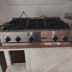 Viking Pro 36" Grill In The Middle 