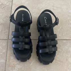 Shoe