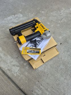 18-Gauge Pneumatic Brad Nailer