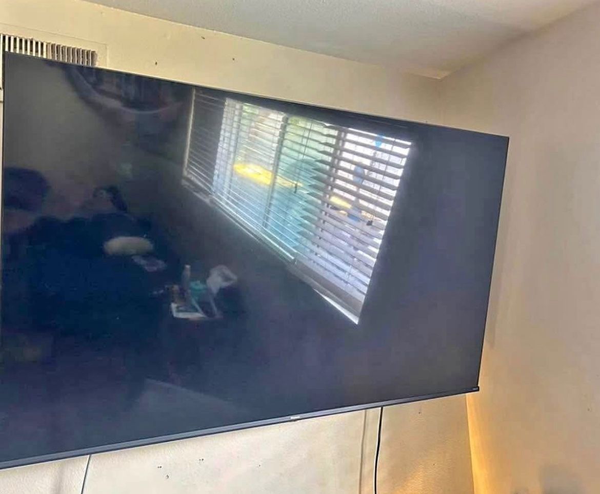 Hisense smart tv 55”