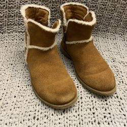 Girl’s UGG Size 11