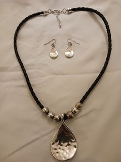 Silver Teardrop Pendant Necklace and Earring Set