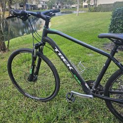 Trek Dual Sport 2 bicycle