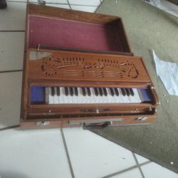 Good Scale Charger Harmonium
