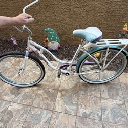 Women’s Schwinn Beach Cruiser