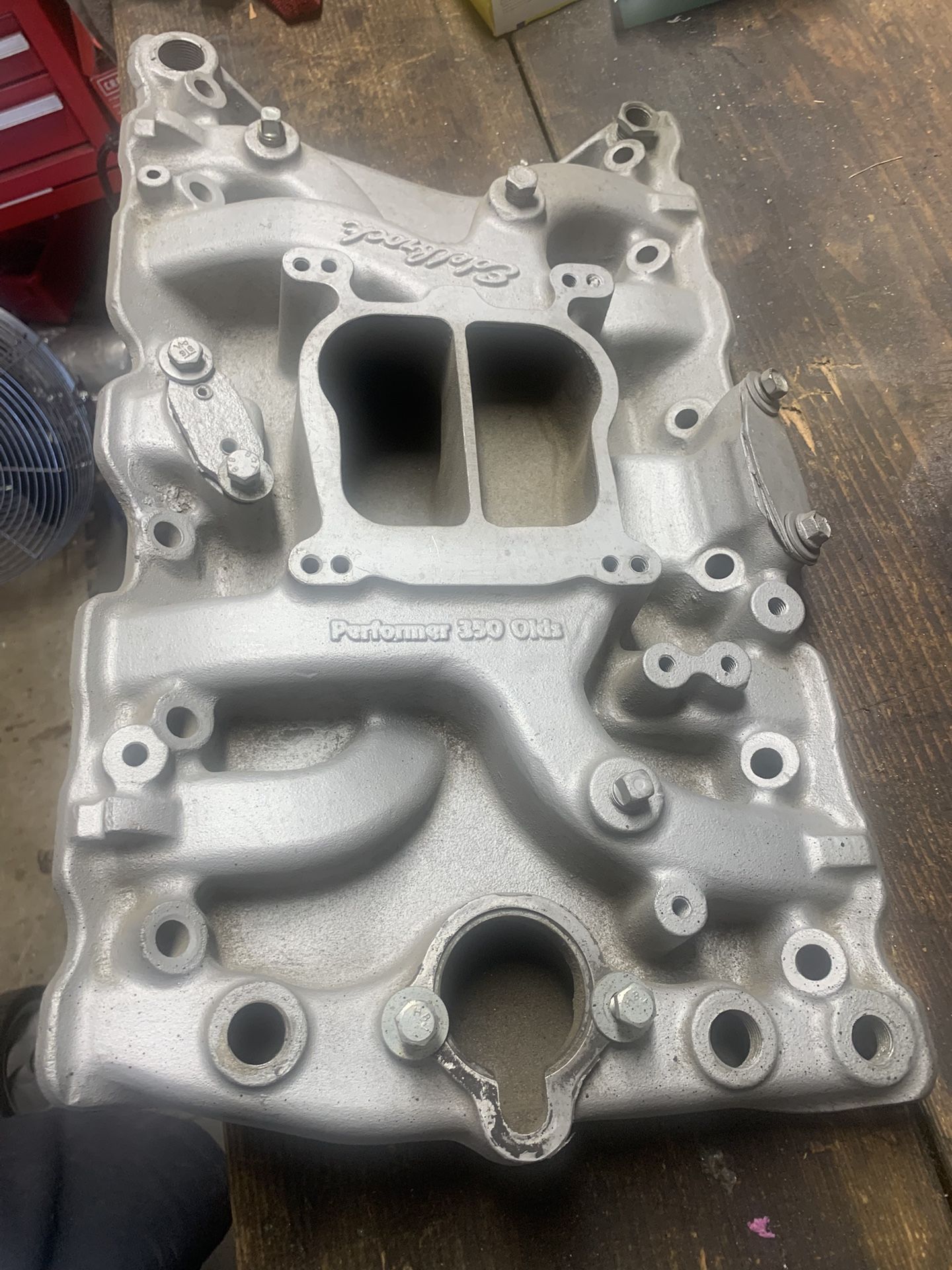 Edelbrock 3711 Performer 350 Olds Intake Manifold.