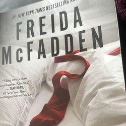 “The Boyfriend” Freida McFadden 