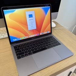 2017 13” MacBook Pro Core i5 8GB Ram 256SSD! 