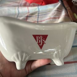 BJ’s bathtub dish