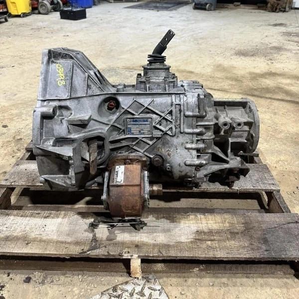 Manual 5 speed transmission with Pto and pump