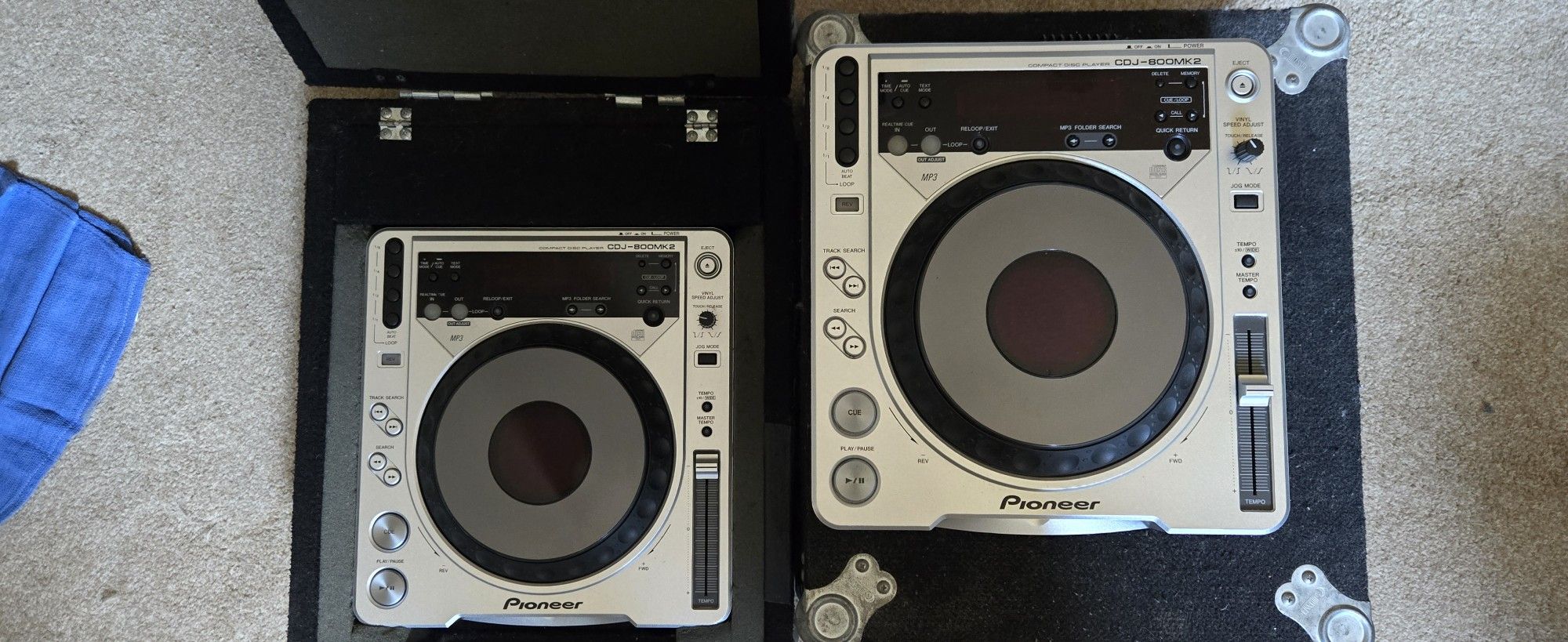 Pioneer CDJ 800 MK11 (Pair) + Odyssey Travel Cases