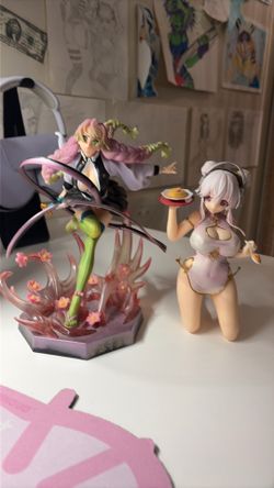 Super sonico and mitsuri figures (35 for them together)
