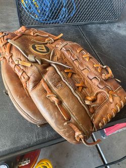 Nice Wilson Baseball glove