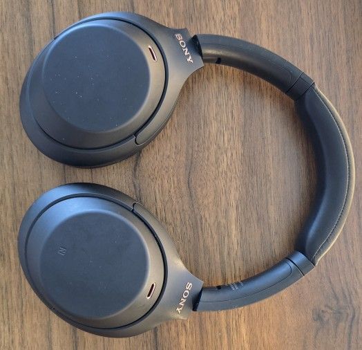 Sony WH-1000XM4 Wireless Noise Cancelling
