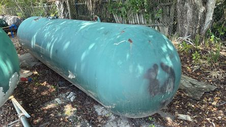 1000 Gallon Propane Tank