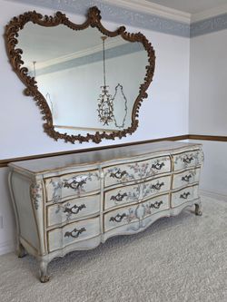 Vintage French Provincial Dixon Powdermaker Louis XV style buffet/credenza triple dresser, mid-20th century.
