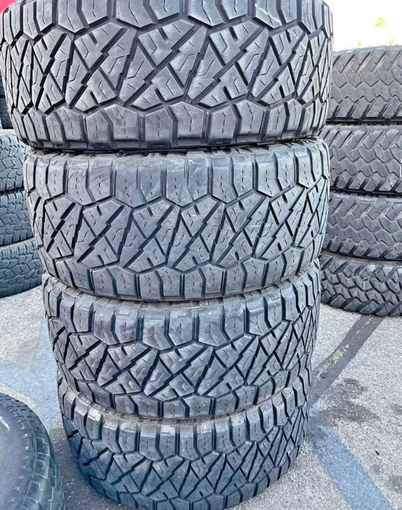 305/55/20 Nitto Tires Con 80% De Vida Las 4