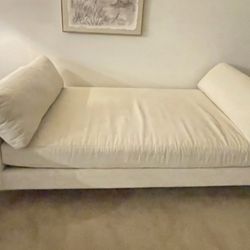 Beautiful Ivory daybed/chaise lounge Loveseat Sofa Bed