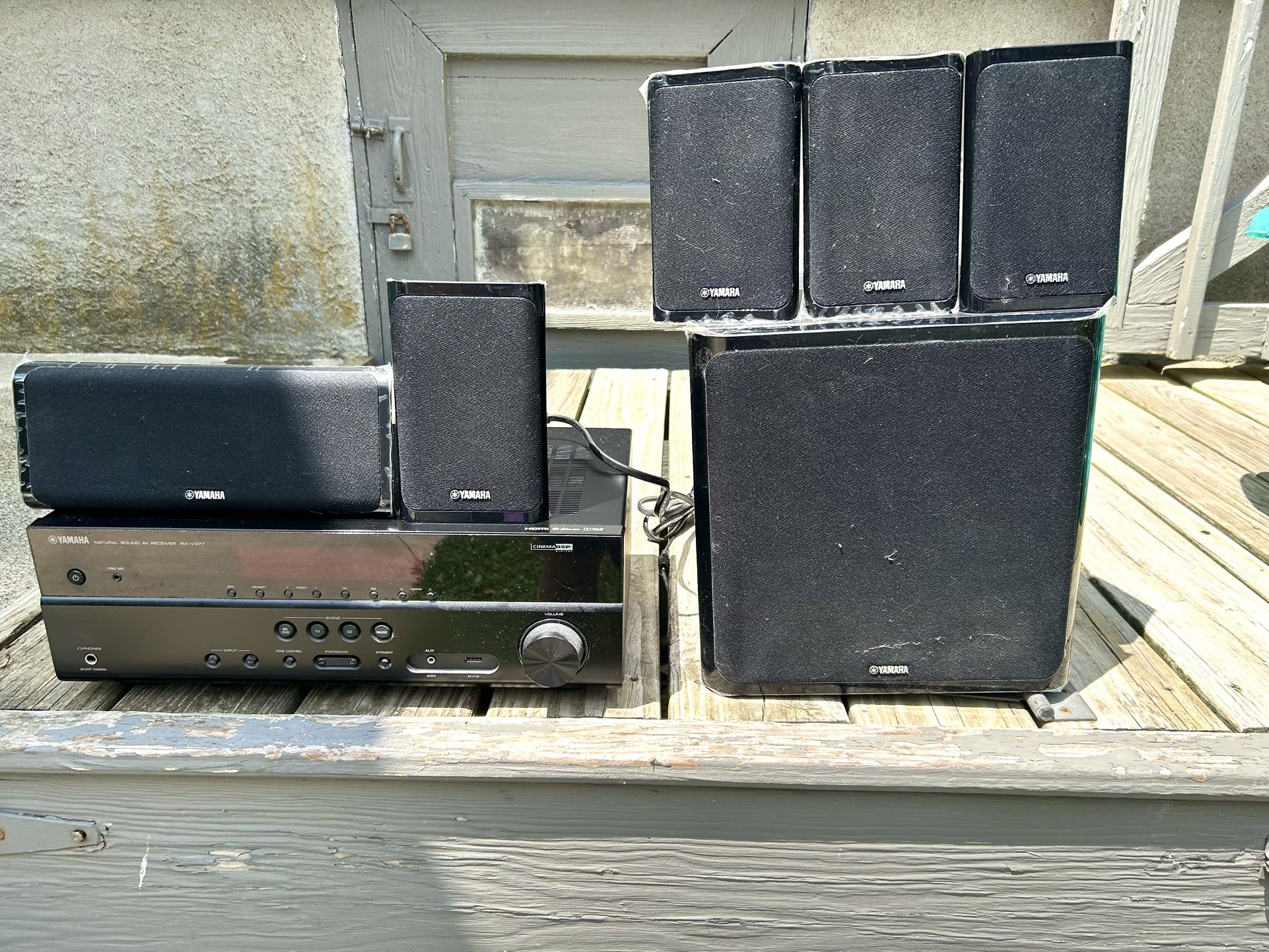 Yamaha Receiver With Surround Sound Speakers