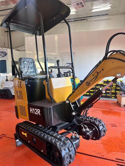 H12R 1 Ton Mini Excavator – 15HP – 0 Hours – Auxiliary Hydraulics
