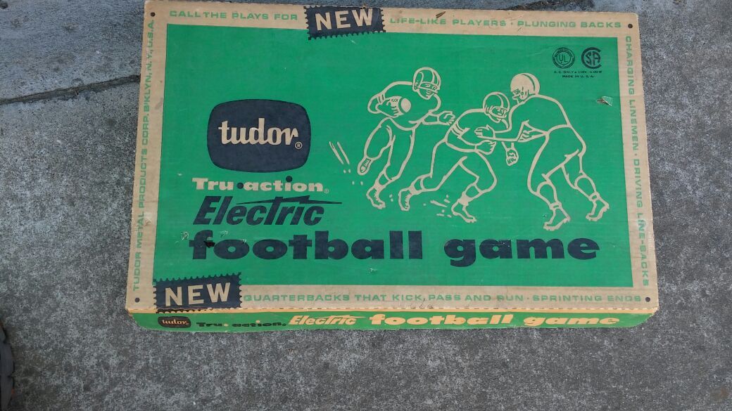 Vintage Electric football game all pieces in good shape