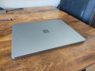 Microsoft Surface Laptop i5