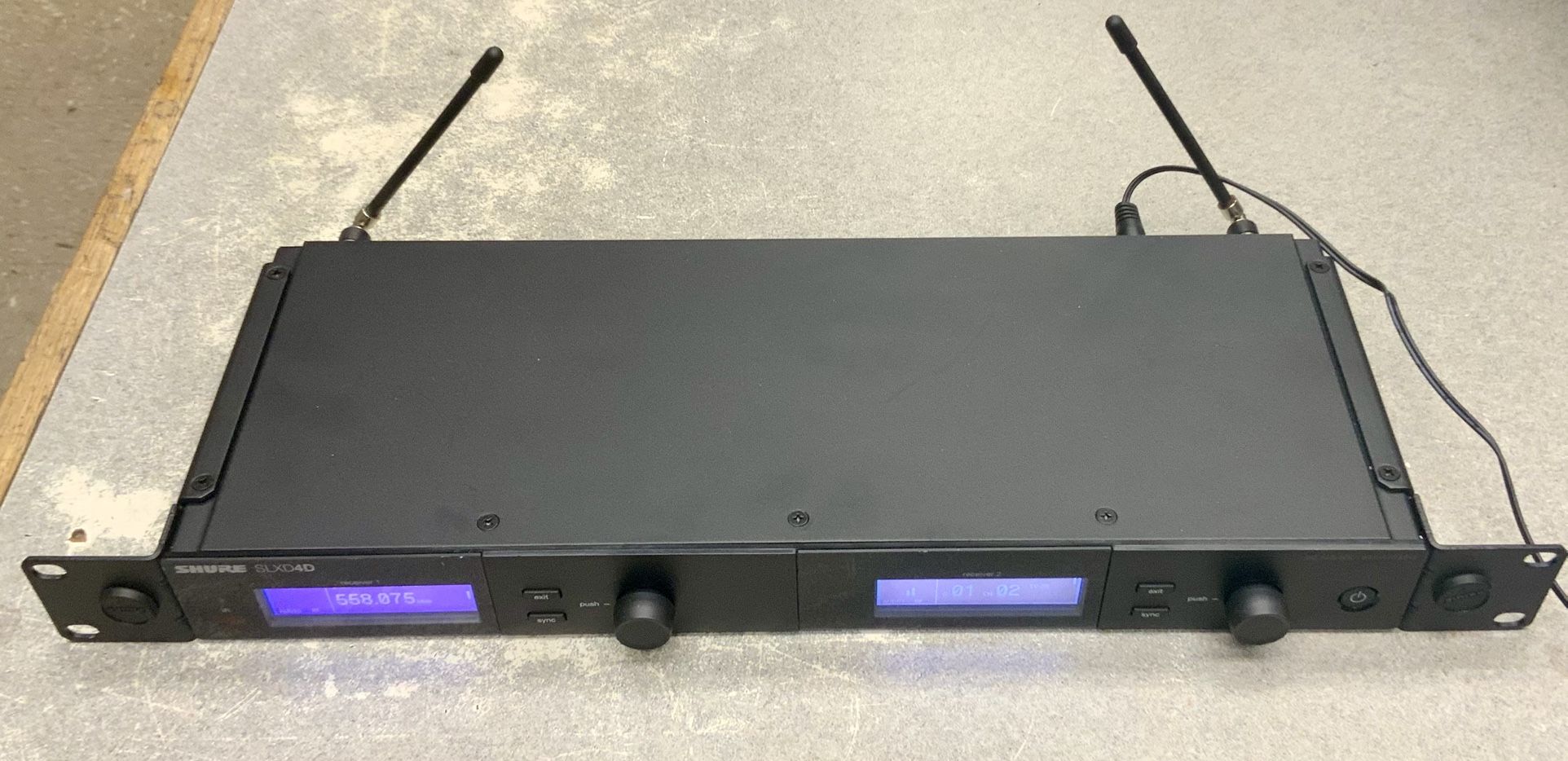 Shure SLXD4D J52 Dual Channel Digital Wireless Receiver Microphone Mic System 558-616MHz Professional Audio Sound Vocal Music Speak Live Performance