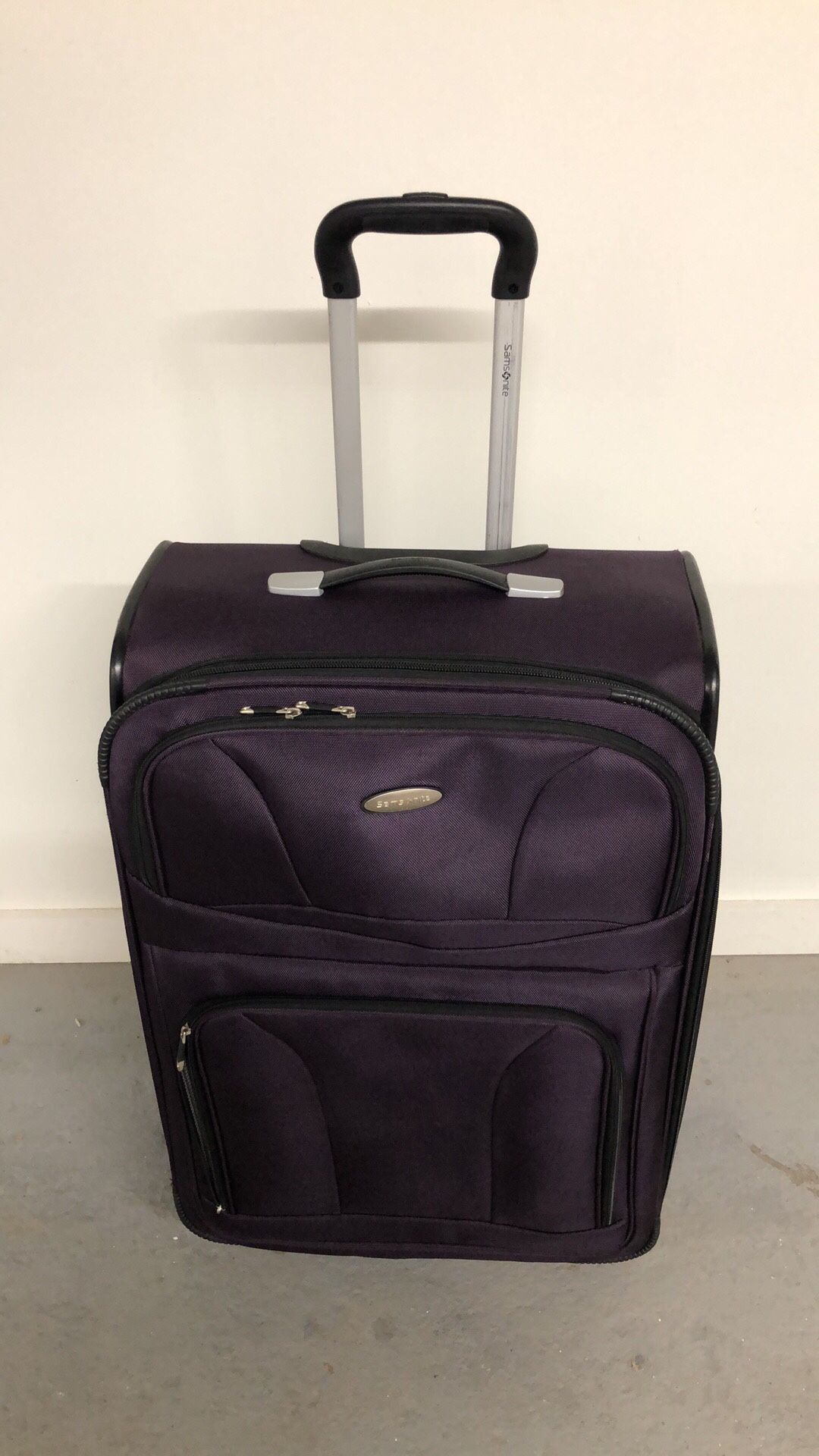 Samsonite luggage 32 inch like brand new