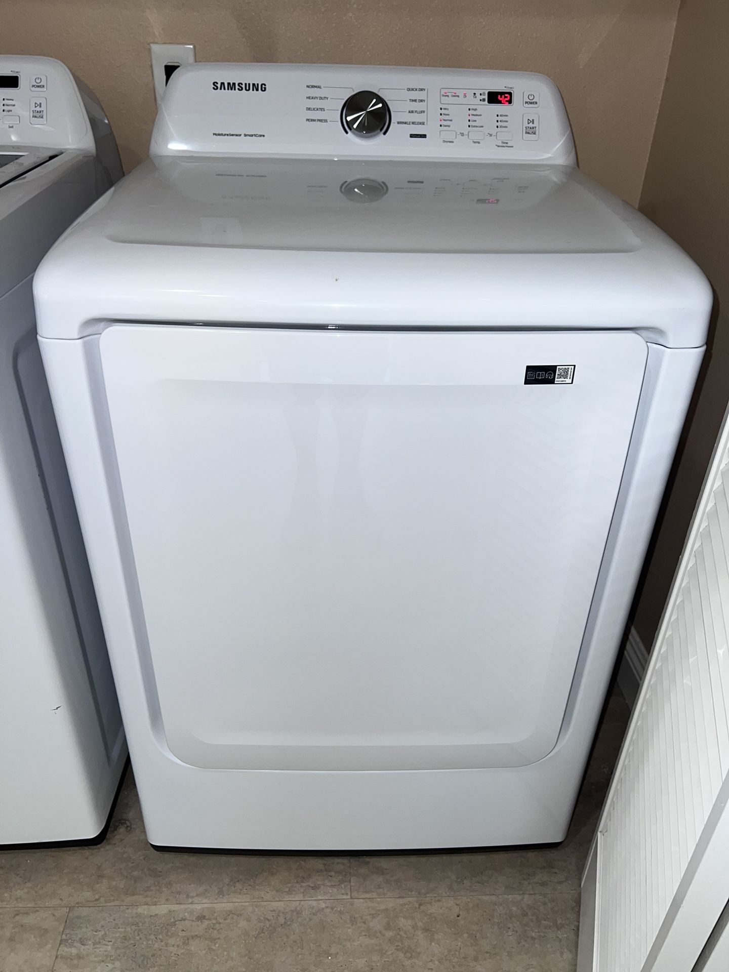 7.2 cu. ft. Vented Electric Dryer with Sensor Dry in White