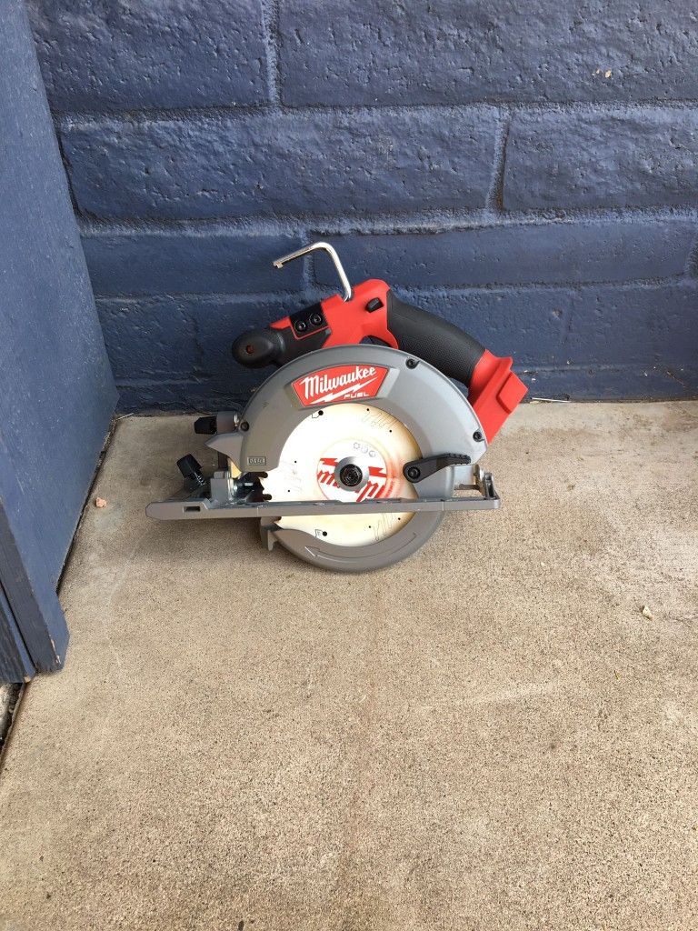 CIRCULAR SAW MILWAUKEE TOOL ONLY