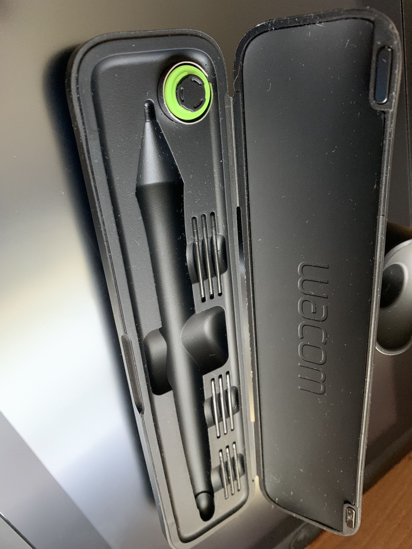 Cintiq 13hd Wacom Cintiq Dtk WACOM DTH-1320 Cintiq Pro 13HD