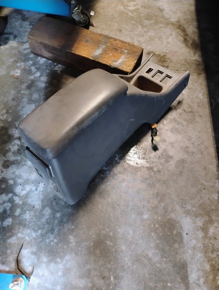 2nd gen 4runner Center Console. .