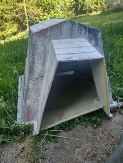 Plastic Dog House. FREE