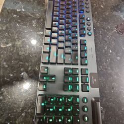 LOGITECH G915 Wireless Black Full Size Clicky Switch