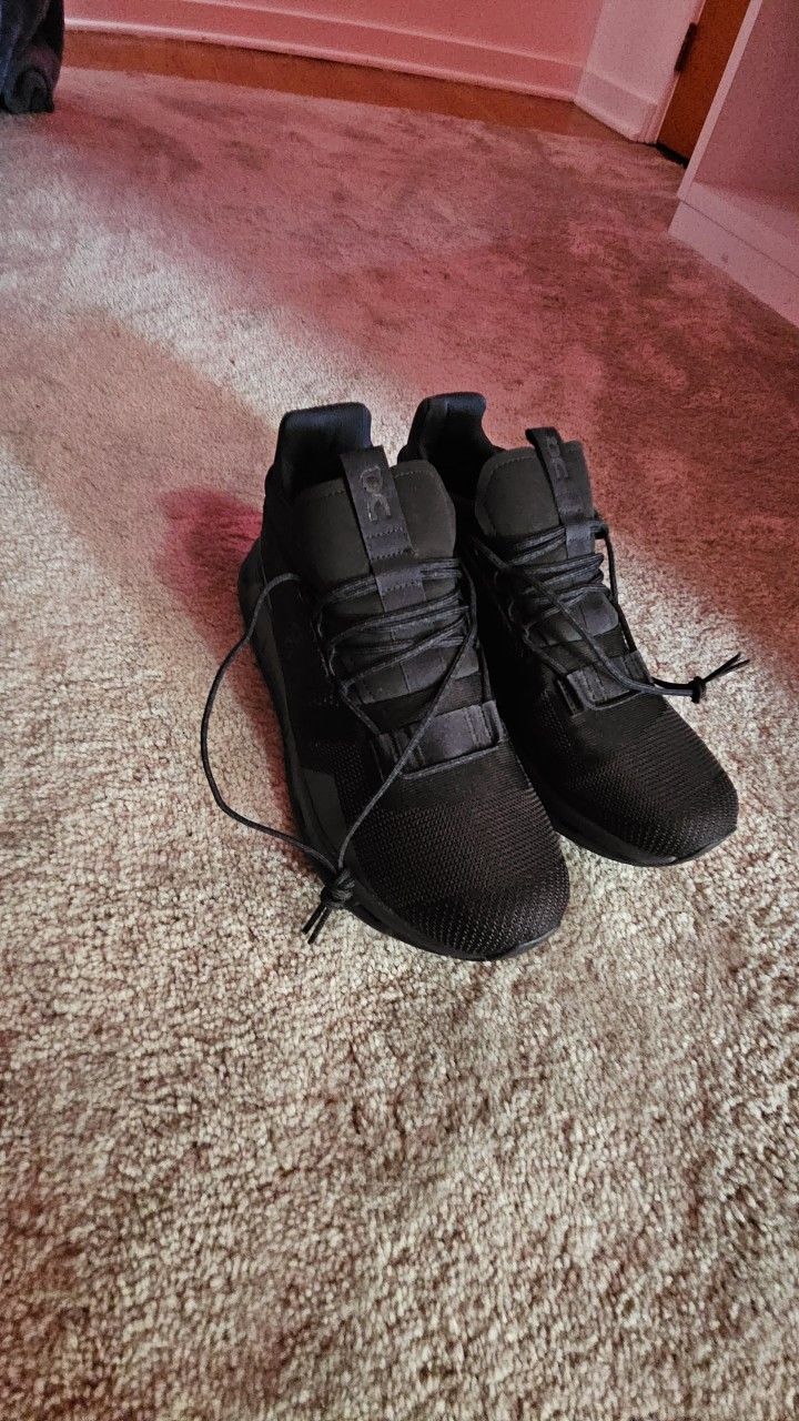 On Cloud Shoes,Black,10