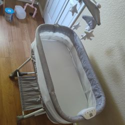 Shooting Star Rocking Bassinet