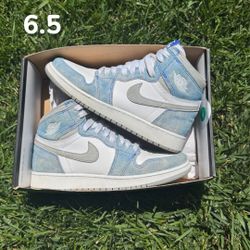 Jordan 1 Hyper Royal Size 6.5 (8w)
