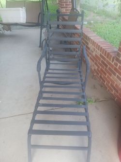 Very nice outdoor lounge chair with adjustable back